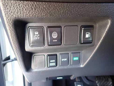 Used 2020 Nissan Rogue S AWD/4WD image 13