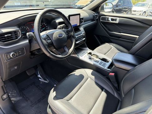 Used 2020 Ford Explorer XLT w/ Equipment Group 202A RWD image 16