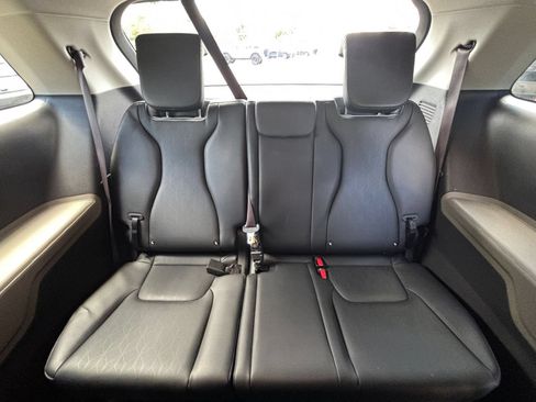 Used 2026 Kia Carnival FWD image 31