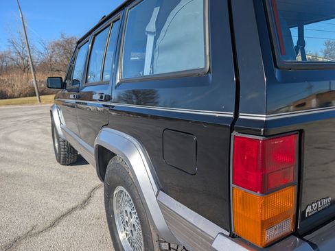 Used 1993 Jeep Cherokee Country image 39