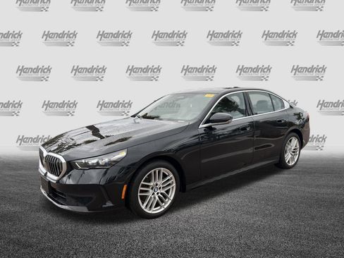 Used 2025 BMW 540i xDrive w/ Premium Package image 5
