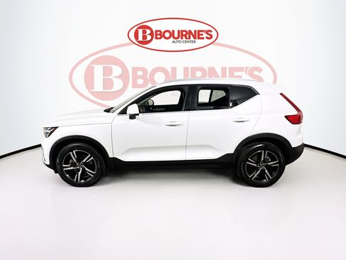 Used 2023 Volvo XC40 B5 Plus AWD/4WD image 8