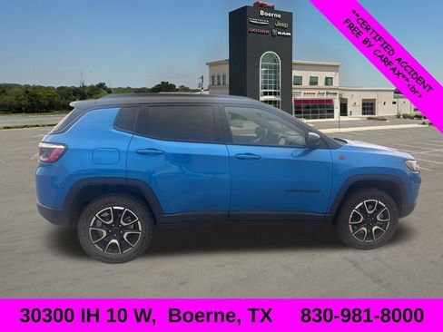 Used 2025 Jeep Compass Trailhawk image 2