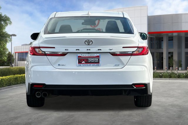 Used 2025 Toyota Camry SE FWD image 5