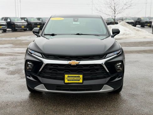 Used 2025 Chevrolet Blazer LT image 2