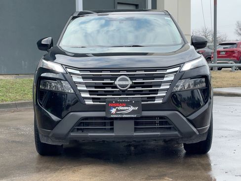 Used 2024 Nissan Rogue SV image 4