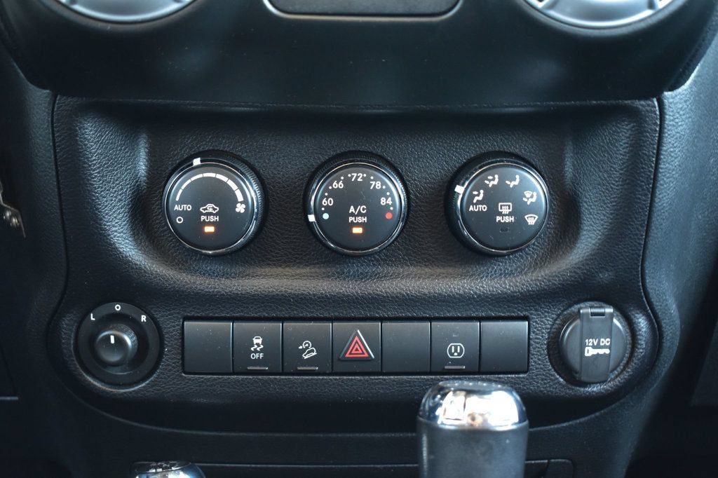 Used 2013 Jeep Wrangler Unlimited Rubicon w/ Connectivity Group AWD/4WD image 26