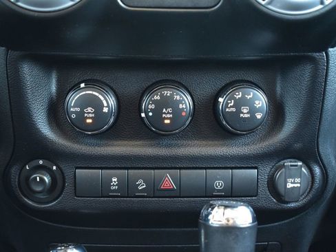 Used 2013 Jeep Wrangler Unlimited Rubicon w/ Connectivity Group AWD/4WD image 26