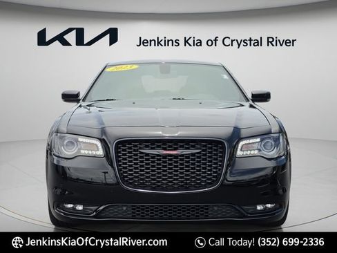 Used 2023 Chrysler 300 S w/ Comfort Group RWD image 16