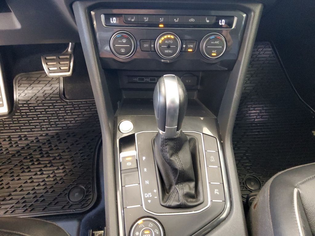 Used 2019 Volkswagen Tiguan SEL Premium R-Line AWD/4WD image 29