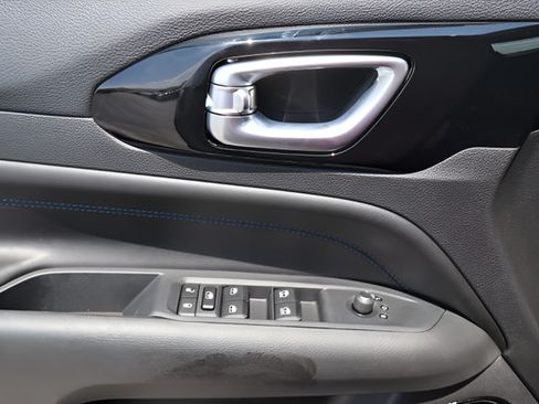 New 2026 Jeep Compass Latitude AWD/4WD image 18