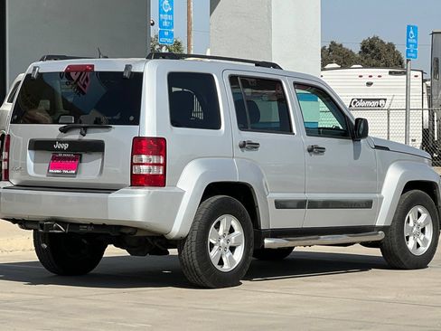 Used 2010 Jeep Liberty Sport w/ Popular Equipment Group AWD/4WD image 4