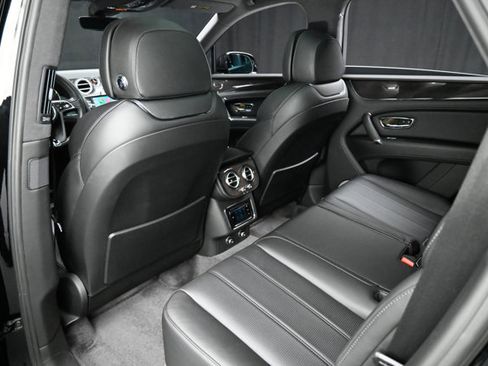 Used 2019 Bentley Bentayga image 57
