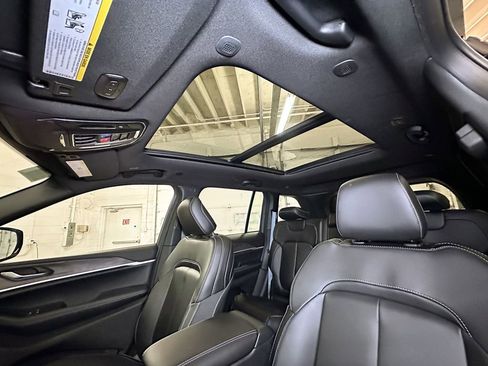 New 2025 Jeep Grand Cherokee Limited w/ Black Appearance Package image 21