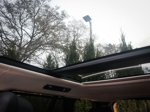 Used 2025 Land Rover Range Rover Autobiography image 28