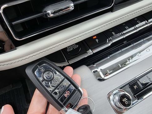 New 2026 Lincoln Aviator Reserve w/ Luxury Package image 13