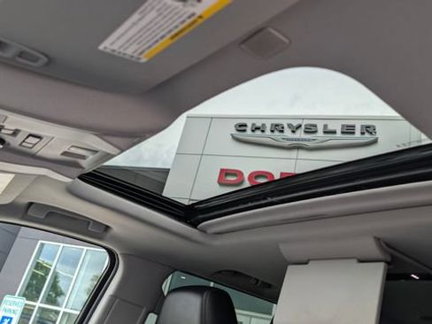 Used 2019 Cadillac Escalade Luxury AWD/4WD image 25