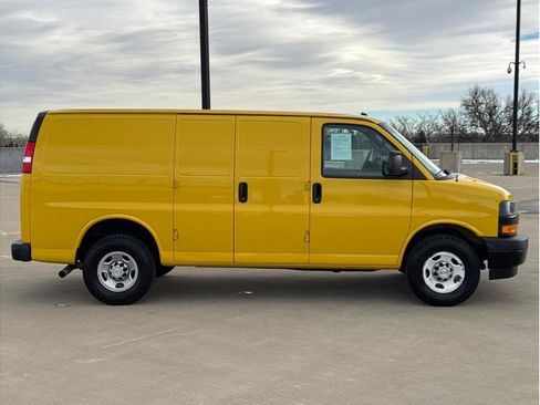 Used 2021 Chevrolet Express 2500 image 9