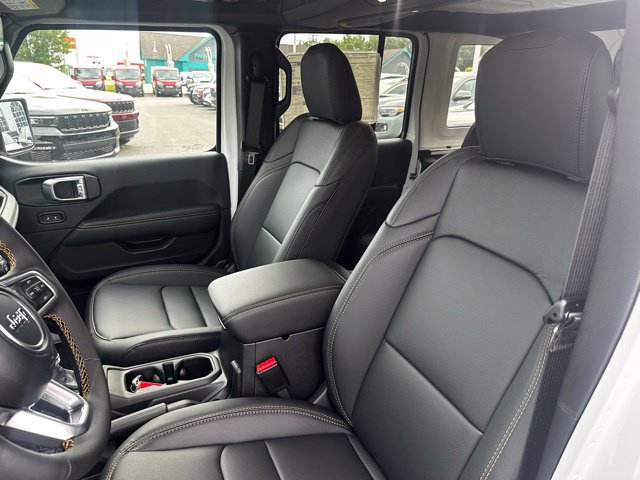 New 2025 Jeep Wrangler Unlimited Sahara w/ Safety Group AWD/4WD image 19