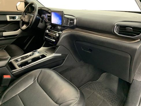 Used 2021 Ford Explorer Limited w/ Equipment Group 301A image 30