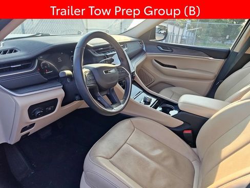 Used 2022 Jeep Grand Cherokee Limited w/ Luxury Tech Group II AWD/4WD image 9