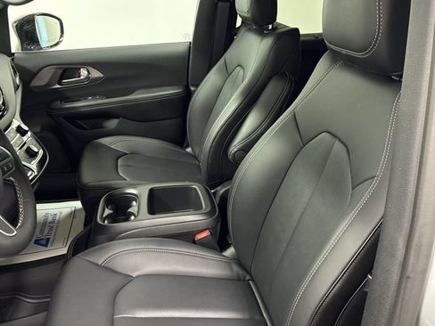 New 2026 Chrysler Voyager LX FWD image 10
