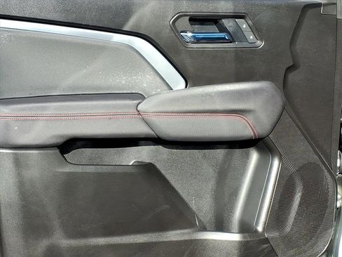 Used 2025 Chevrolet Colorado Z71 w/ Technology Package image 16