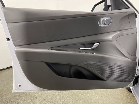 Used 2025 Hyundai Elantra Hybrid FWD image 19