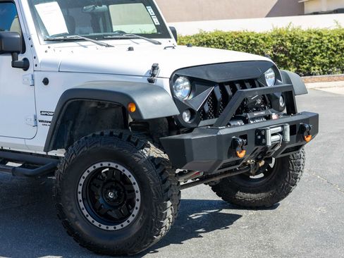 Used 2015 Jeep Wrangler Unlimited Sport w/ Connectivity Group image 9