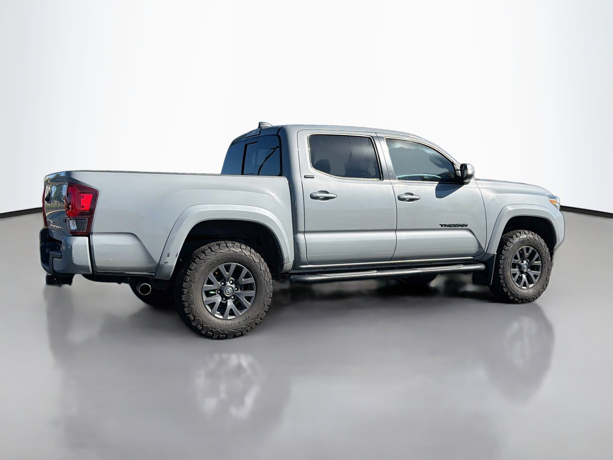 Used 2021 Toyota Tacoma SR5 w/ Technology Package AWD/4WD image 2