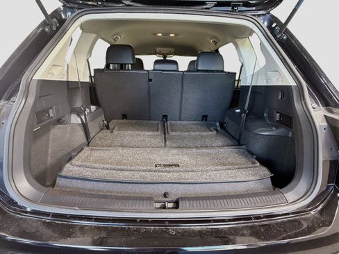 Used 2020 Volkswagen Tiguan SE image 35