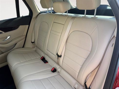 Used 2019 Mercedes-Benz GLC 300 4MATIC image 14