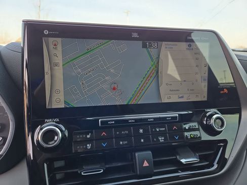 Used 2021 Toyota Highlander Limited image 29