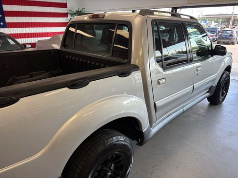 Used 2002 Ford Explorer Sport Trac 4x4 image 11