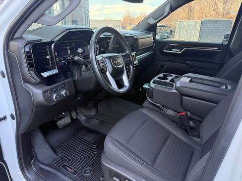 Used 2023 GMC Sierra 1500 SLE image 28