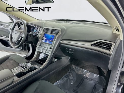 Certified 2020 Ford Fusion SE image 32