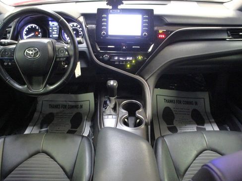 Used 2022 Toyota Camry SE image 18