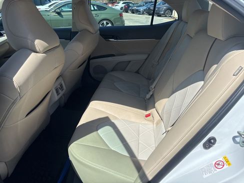 Used 2018 Toyota Camry XLE image 9