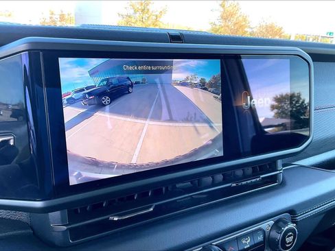 Used 2024 Jeep Wrangler Unlimited Rubicon image 25