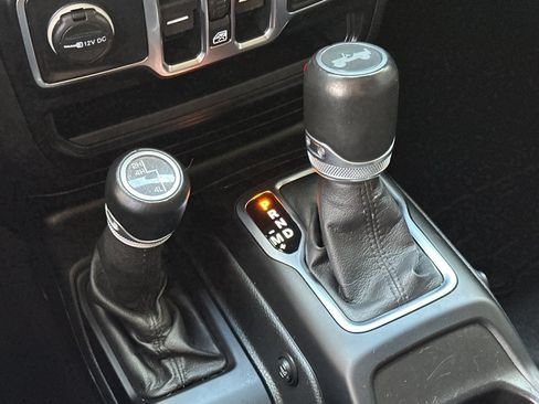 Used 2021 Jeep Wrangler Unlimited Sahara AWD/4WD image 21