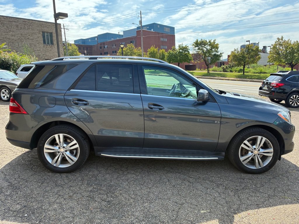 Used 2015 Mercedes-Benz ML 250 BlueTEC 4MATIC w/ Premium 1 Package image 4