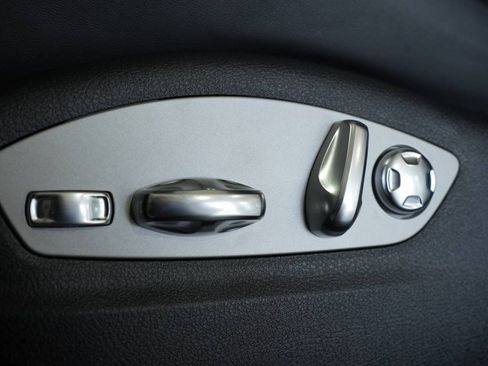 New 2025 Porsche Macan image 33