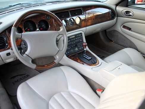 Used 1998 Jaguar XK8 Coupe image 20