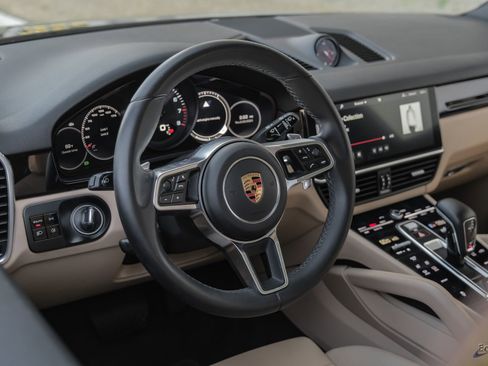 Used 2019 Porsche Cayenne AWD/4WD image 5