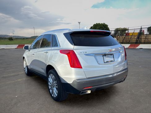 Used 2017 Cadillac XT5 Premium Luxury FWD image 4