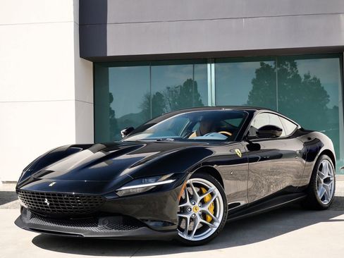 Used 2022 Ferrari Roma image 3