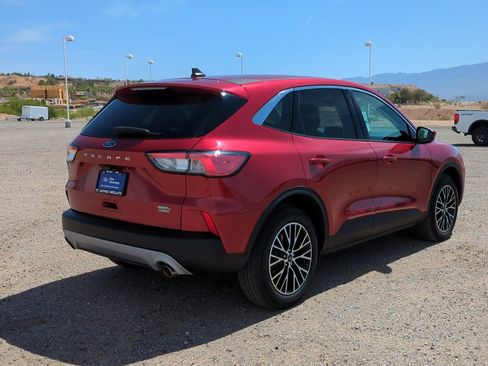 Used 2022 Ford Escape SEL w/ Technology Package FWD image 5