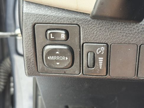 Used 2017 Toyota Corolla LE FWD image 17
