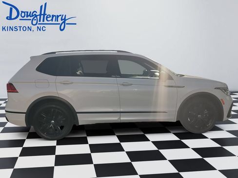 Used 2022 Volkswagen Tiguan SE R-Line FWD image 6