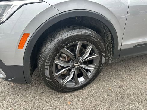 Used 2022 Volkswagen Tiguan SE w/ Panoramic Sunroof Package image 2